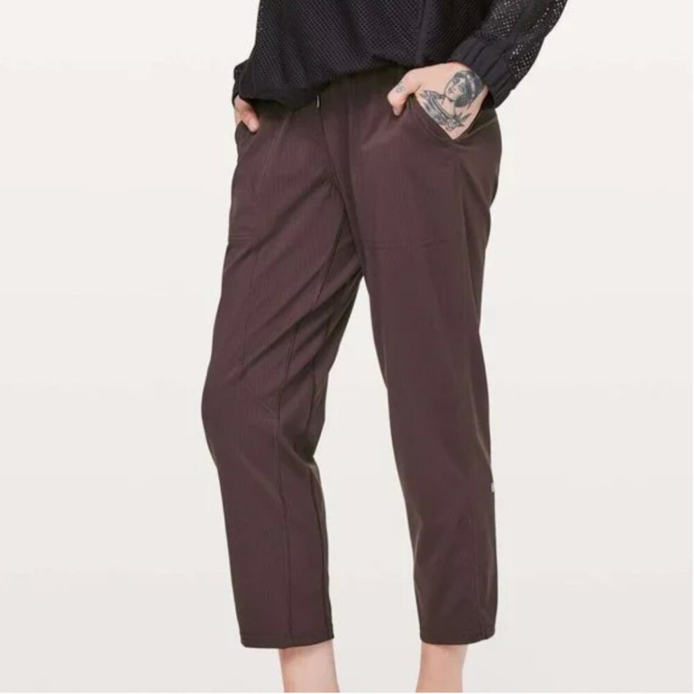 Lululemon Dance Studio Crop II Unlined 20" in Black Satin (dark plum) Size 6